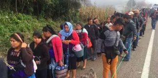 Displaced citizens of Chiapas on their march to the capital.