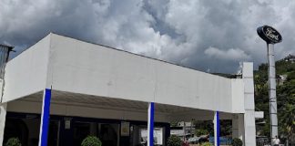 The empty Ford dealership in Chilpancingo.