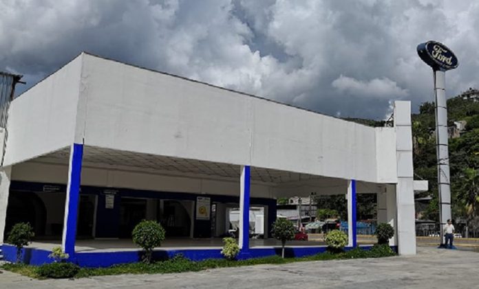 The empty Ford dealership in Chilpancingo.