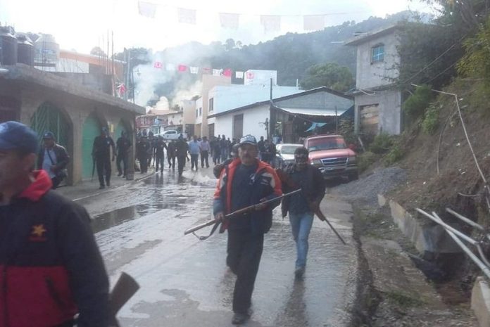Armed gangsters invade Filo de Caballos on Sunday.