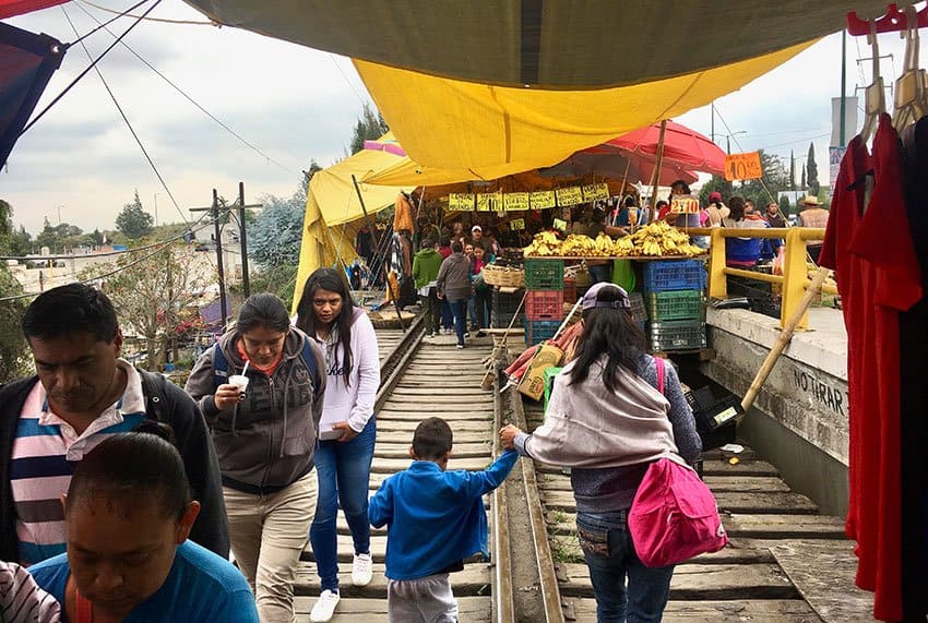 The entrance to the tianguis of San Martín Texmelucan.