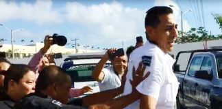 Disgruntled police in Cancún boot out the chief on Monday.