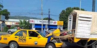 This accident occurred in July in Salina Cruz, Oaxaca. The driver admitted he had been texting.
