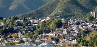 Valle de Bravo is one of the few magical towns that have tracked visitor numbers.