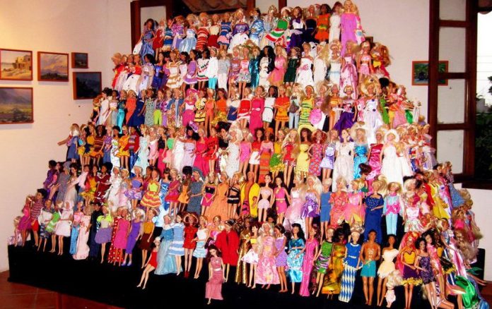 Pyramid of 425 Barbie dolls on display at a restaurant in 2009.