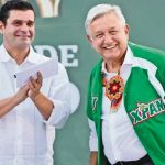 Nayarit Governor Antonio Echevarría, left and AMLO, who was presented the Tuxpan baseball team's jersey, bearing his nickname.