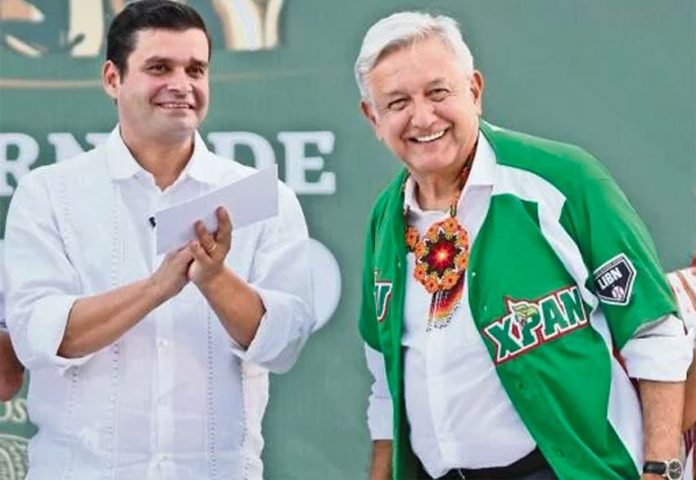 Nayarit Governor Antonio Echevarría, left and AMLO, who was presented the Tuxpan baseball team's jersey, bearing his nickname.