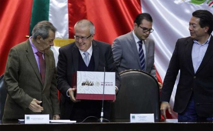 Urzúa, second from left, presents his budget on Saturday.