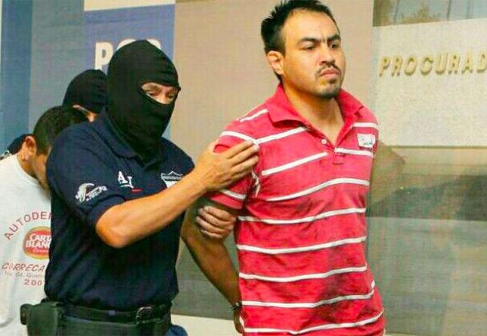 Gulf Cartel boss El Chelelo during his arrest in Mérida.