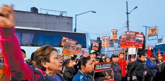 Farmers demonstrate outside Congress to protest budget cut.