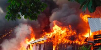 Fire rages yesterday in Zihuatanejo.