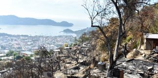 Devastation left by last week's fire in Zihuatanejo.