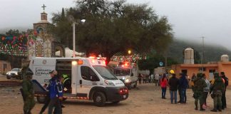Emergency personnel at the scene of the fireworks explosion in Querétaro.