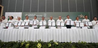 The president with state governors yesterday in Mérida.