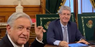 López Obrador, left, and Nestlé president Costa.