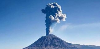 An exhalation this week at El Popo.