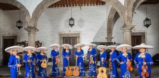 The mariachi band Innovación Mexicana.