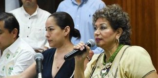 Román, mayor of Acapulco but not Wonder Woman.