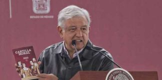President López Obrador announces distribution of Cartilla Moral.