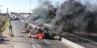 Burning vehicles during an anti-fuel theft operation in Guanajuato yesterday.