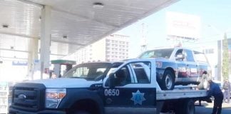 A police vehicle in Aguascalientes had to be towed to the nearest gas station.