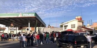 A lineup for gas in Michoacán.