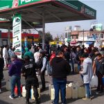 A lineup for gasoline in Michoacán.
