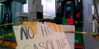 'No gasoline:' a common sign at Michoacán gas stations.