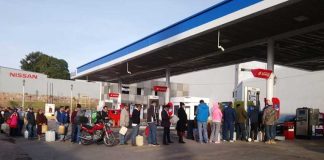 A lineup at a Mobil station this morning in the city of Guanajuato.