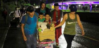 Migrants begin their long northward trek from Honduras last night.