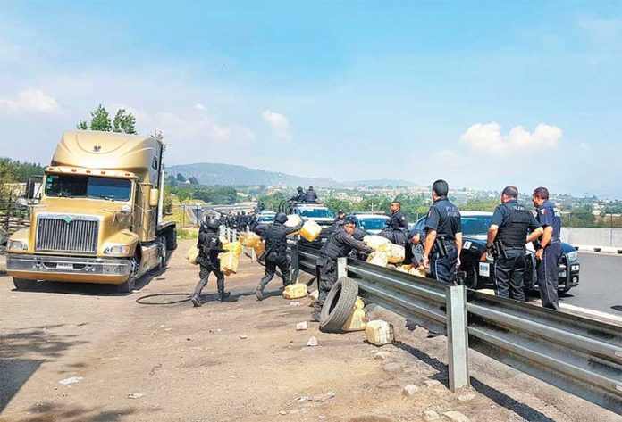 Police seize a shipment of stolen fuel in Puebla.