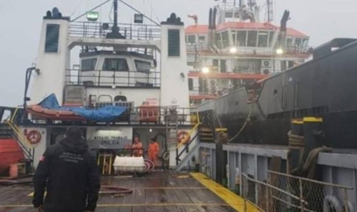 Two tankers are being held in Dos Bocas, Tabasco.