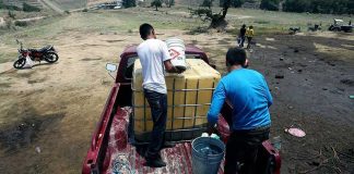 Fuel thieves load up.