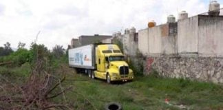 A refrigerated semi in which bodies were being stored in Jalisco.