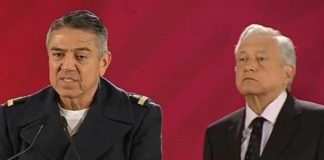 President López Obrador listens as Velázquez relates the progress made in reducing fuel theft.