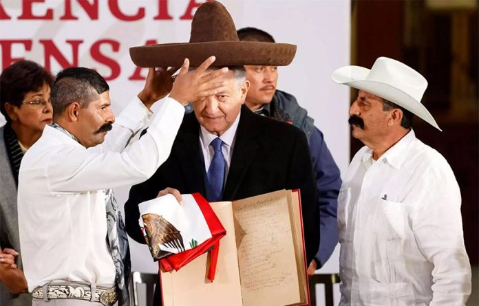 Descendants of Zapata present the president with a sombrero.