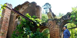 The ghost town of Amparo is located 65 kilometers west of Guadalajara.