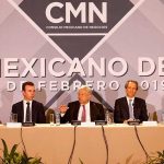 López Obrador, center, with members of the CMN.