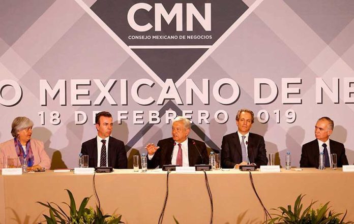 López Obrador, center, with members of the CMN.