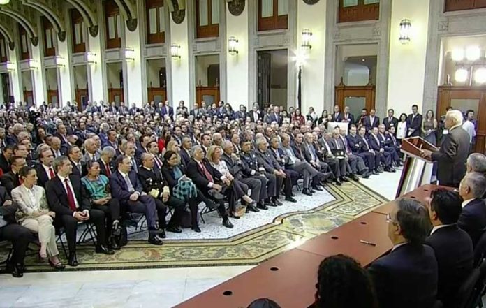 AMLO announces new council before business leaders.