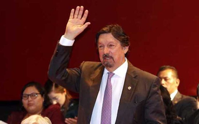 Labor leader Gómez.
