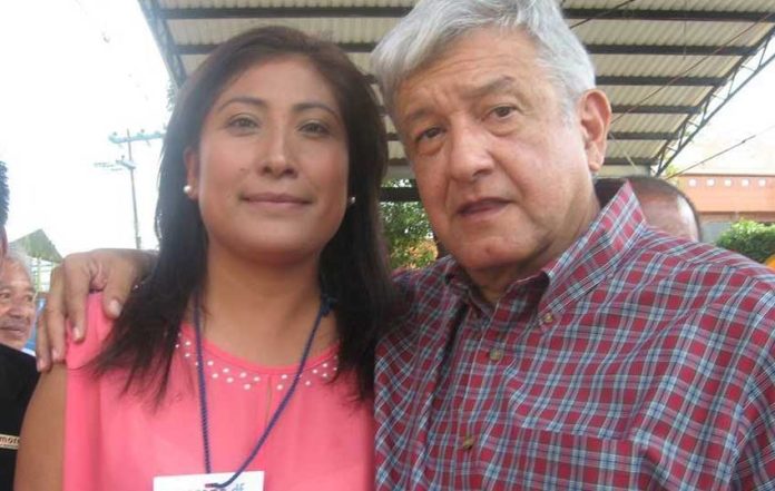 Designer Arrieta with President López Obrador.