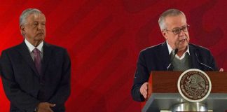 López Obrador, left, and Urzúa present Pemex rescue plan.