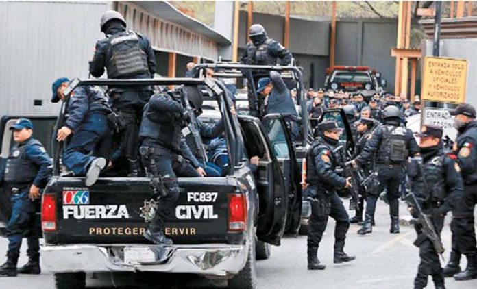 State police arrive for duty in San Pedro Garza García.