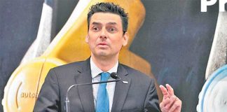 Regulatory commission chief García.