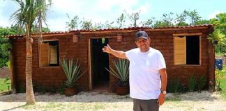 Vázquez and his sargassum house in Quintana Roo.