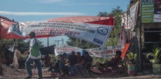 Teachers' blockade in Uruapan, one of two that remain in Michoacán.