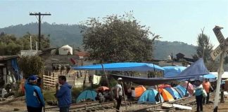 Teachers on the tracks in Uruapan.