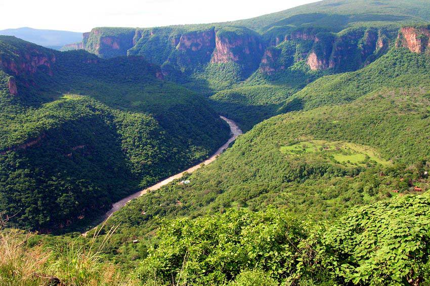 Exploring the Río Verde canyon: high cliffs and hot showers | Mexico ...