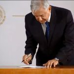 The president signs a pledge not to run for re-election.